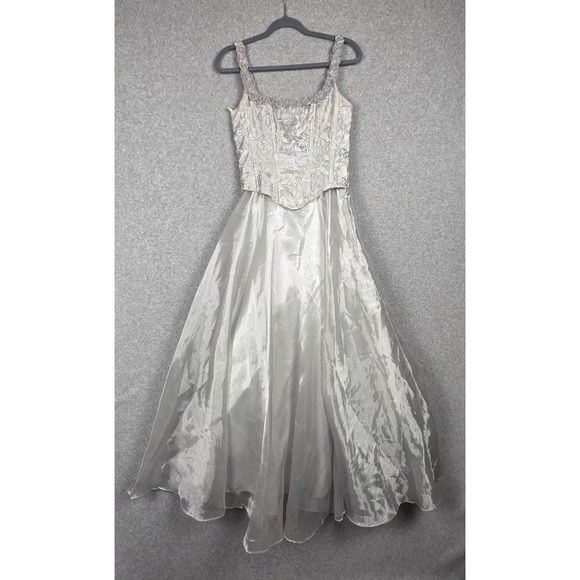 Aspeed Dresses & Skirts - Aspeed USA Dress Womens 4 Silver Floral Embroidered Ball Gown Formal Shawl Prom